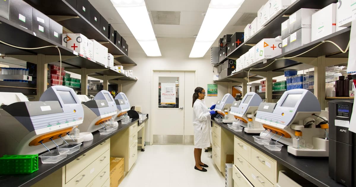 Vaccine mRNA thế hệ mới: Từ COVID-19 đến điều trị ung thư
